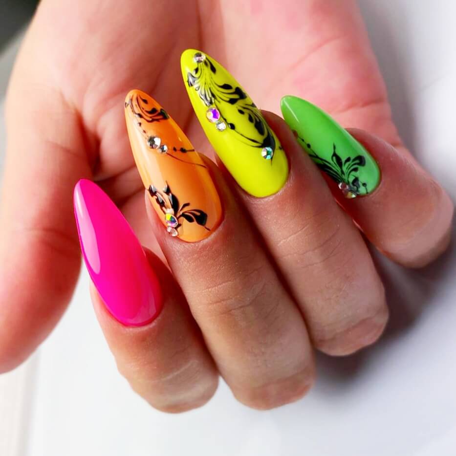 Nail School & Nail Courses Book Beautician Toronto, Ontario